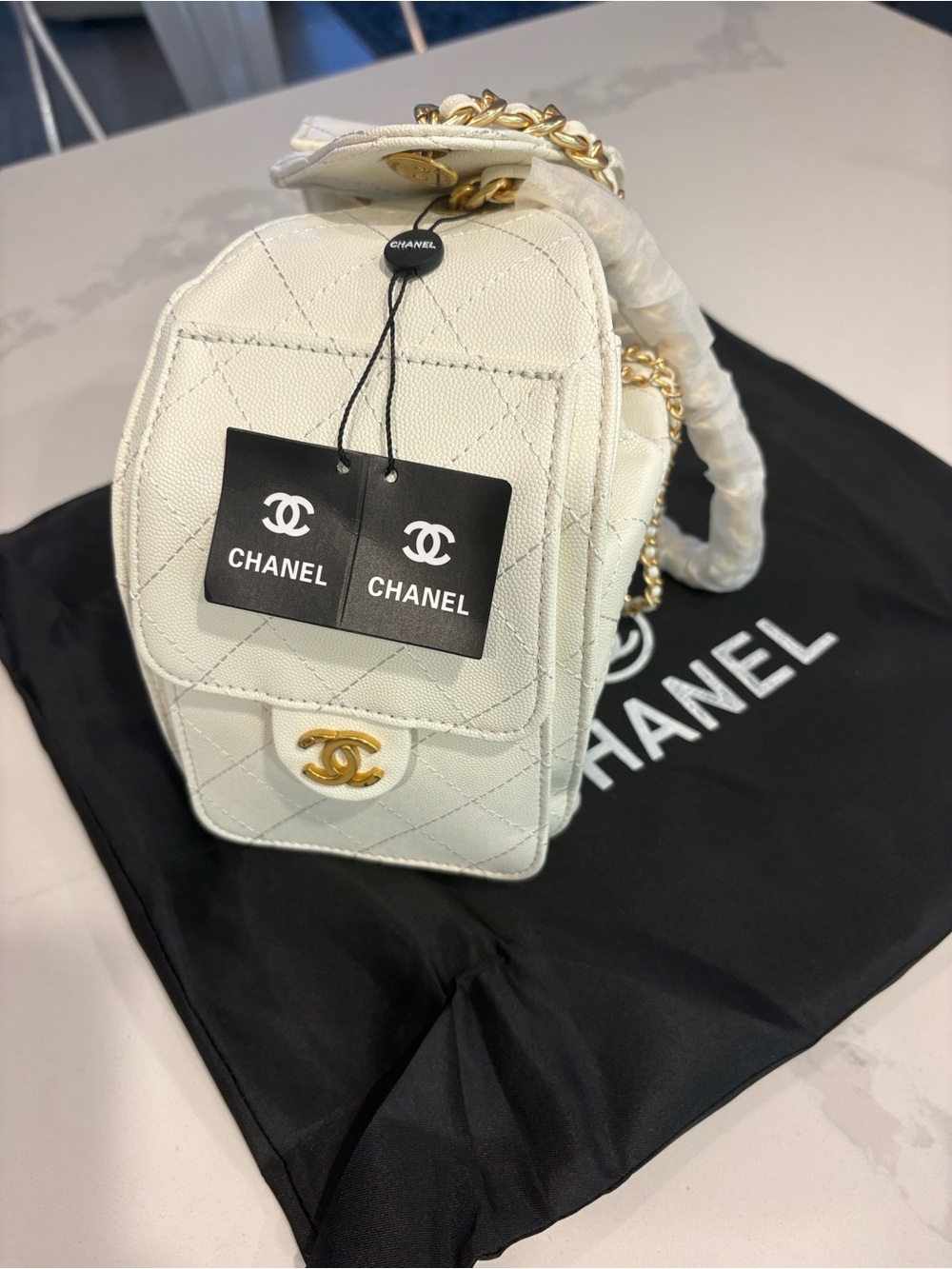 White Cream Quilted Leather Shoulder Bag with Gold Chain - Picture 3 of 3